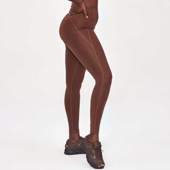 Girlfriend Collective Compressive High-Rise Leggings - Picture 3 of 8